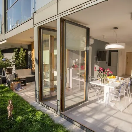 Apartment Garden Apartment Cracow- Shopping Mall 1Min, Underground Parking, Family Friendly, City Center *