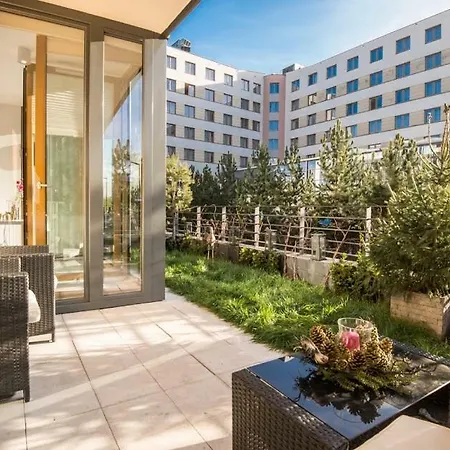 Garden Cracow- Shopping Mall 1min, Underground Parking, Family Friendly, City Center Apartament
