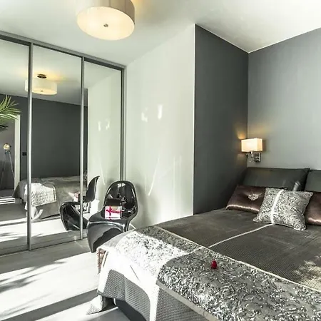 Garden Cracow- Shopping Mall 1min, Underground Parking, Family Friendly, City Center Kraków