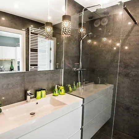 Garden Cracow- Shopping Mall 1min, Underground Parking, Family Friendly, City Center Kraków